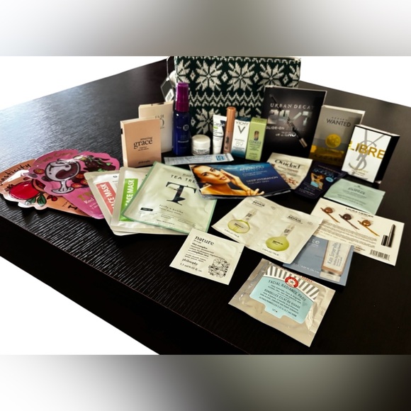 Ulta Beauty Makeup Snowflake Sweater Knit Bag w Sealed Items Extra Facial Masks - Picture 2 of 10